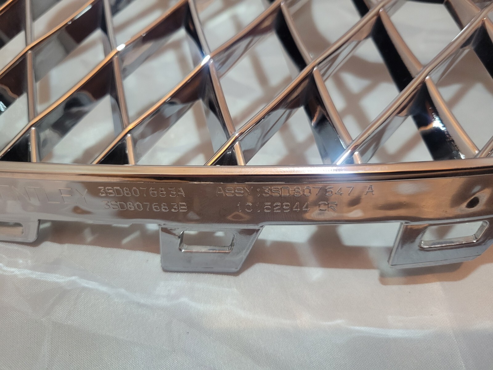 2020 Bentley Continental LH Left Side Outer Bumper Grille 3SD807647A OEM