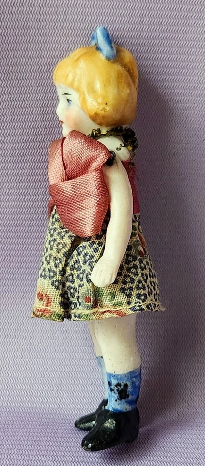 Антикварная миниатюрная 3-дюймовая кукла из неглазурованного фарфора шарнирная маркировка немецкий оригинал - Изображение 4 из 4