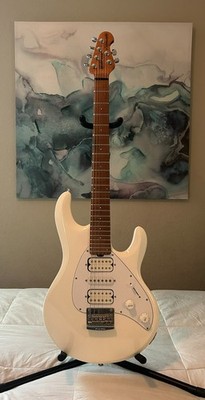 Ernie Ball Music Man HSH Silhouette USA- Ivory white roasted flame maple neck