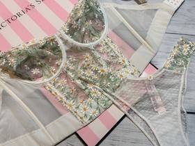 Victoria's Secret Dream Angels Floral Daisy Embroidered Longline Bra Set