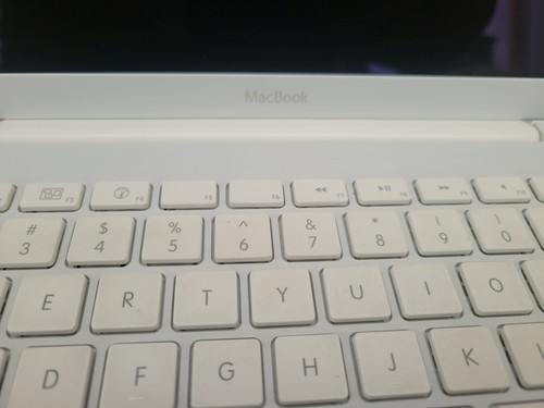 Apple MacBook A1181 Intel Core 2 Duo 2,1 GHz 120 GB spazio 1 GB RAM 13,3" - Foto 7 di 7
