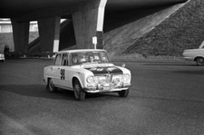 Marco Mascardi y Valerie Pirie Alfa Romeo 1966 Rally Car Racing foto antigua