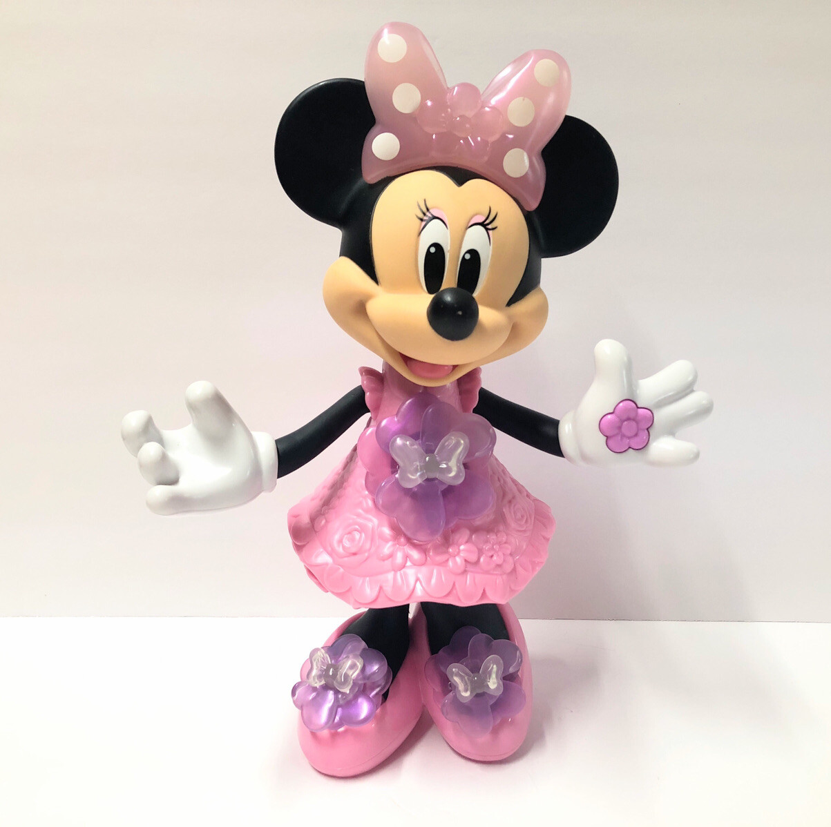 minnie mouse light up bow doll