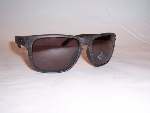 New Oakley Sunglasses HOLBROOK OO9102 
