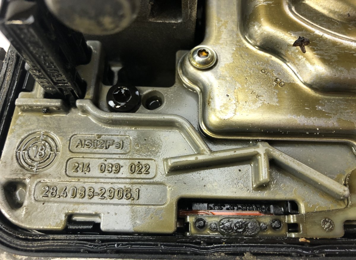 Seat Leon (5F) VA2435140 Aut. Getriebe Ventil Körper (Mechatronik 