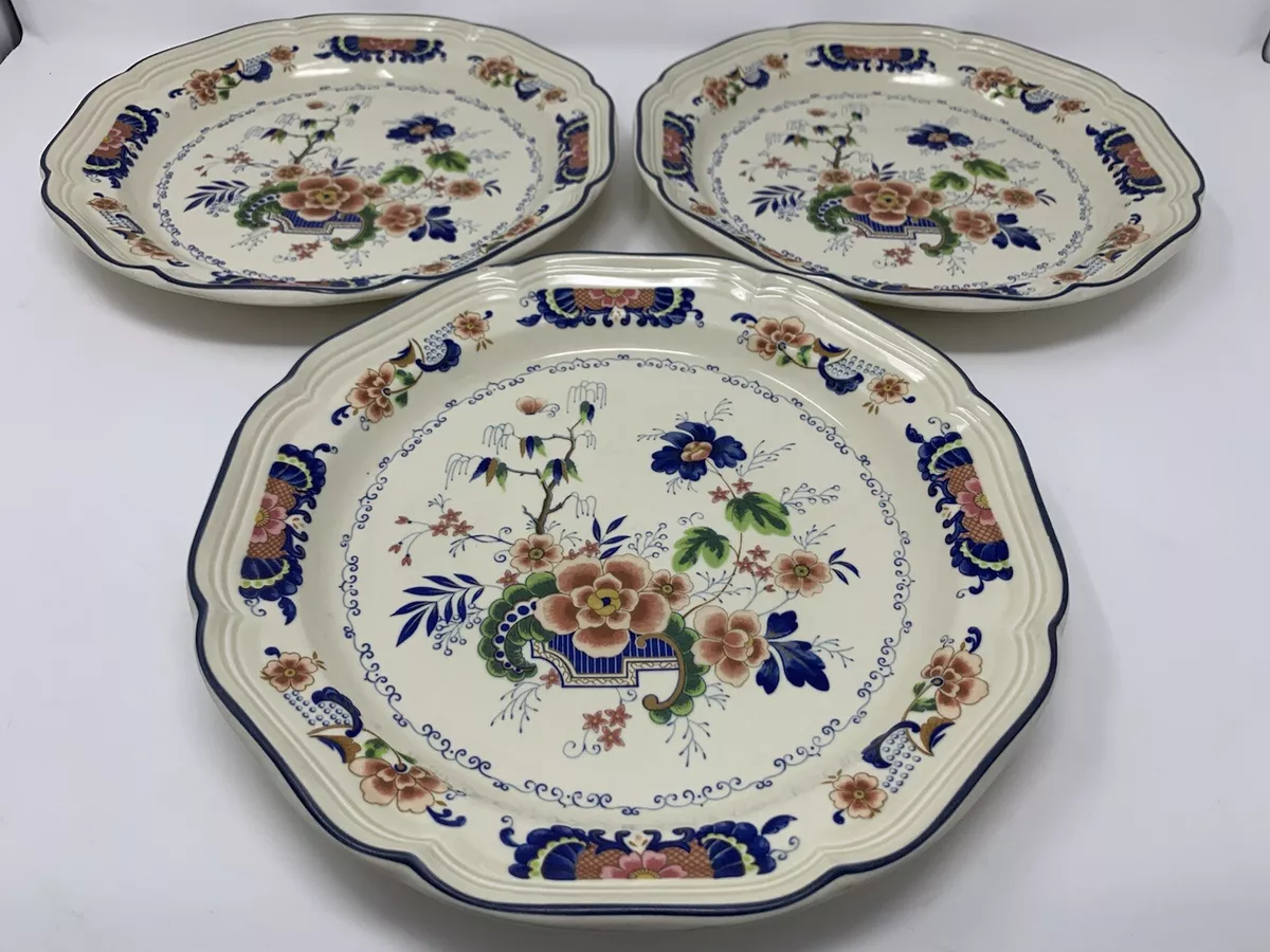 Vintage Mikasa Heritage Antiquities 2 Dinner Plates 10.75