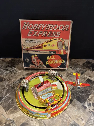 Vintage 1920’s MARX Honeymoon Express Wind Up Tin Train Toy Winds Up Works w/box