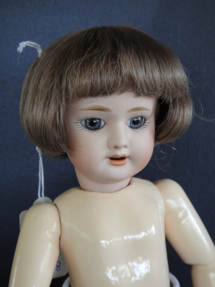 Perruque en cheveux naturels pour poupée Bleuette de 17cm confectionnée à la main