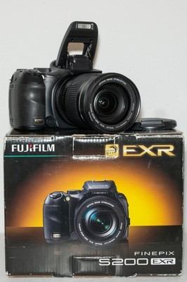 Fujinon S 200 EXR Finepix Bridgekamera 14,3 x Zoom, 12 MP CCD Sensor