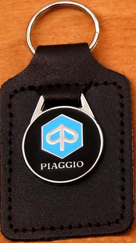 Piaggio Keyring - metal badge mounted on a leather fob - 第 1/1 張圖片