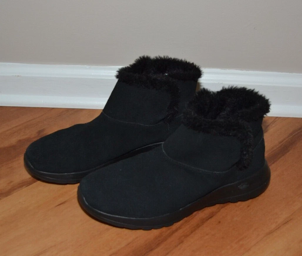 Skechers On the Go Joy Bundle Up Black Leather Pull on Faux fur lined Boots 10