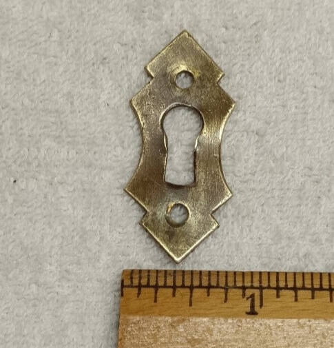 ANTIQUE STAMPED BRASS VERTICAL ESCUTCHEON OR KEYHOLE COVER, 3/4 INCH X 2 INCH