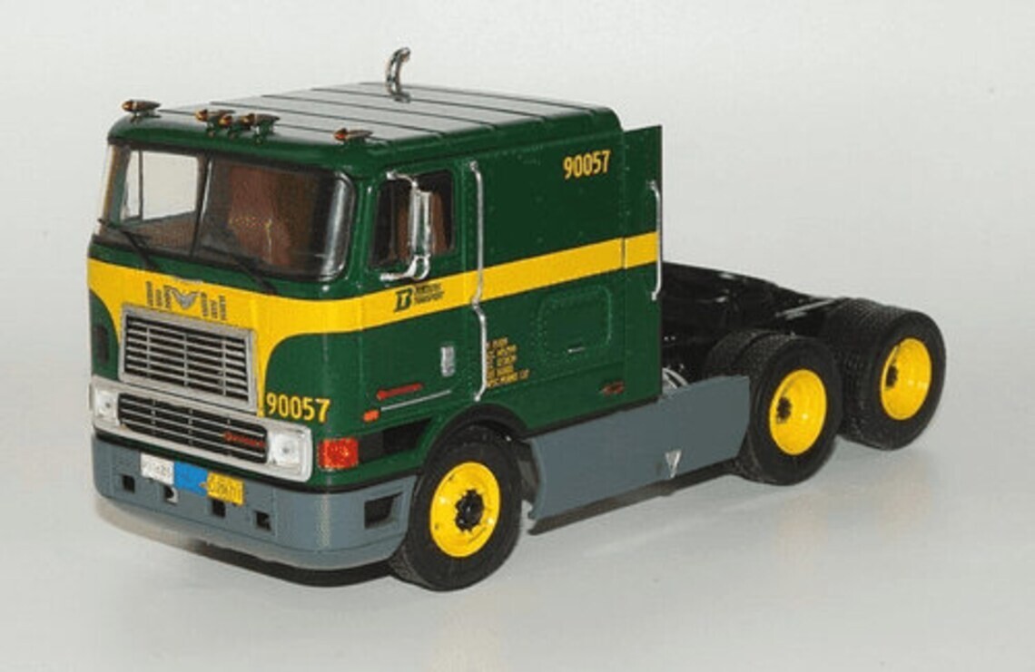 Camión International Eagle 9800. Ixo Models. Escala 1/43 | Cuotas sin interés