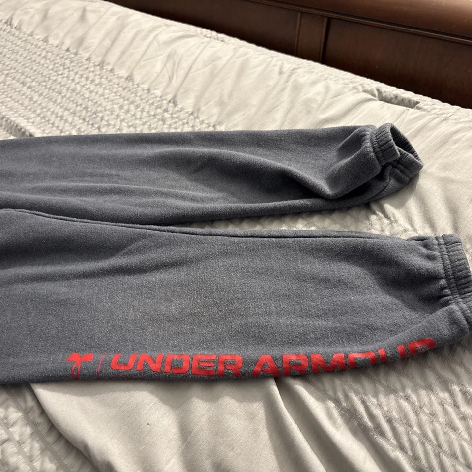 Boys  Under ARMOUR    Sweat  Pants Size 7 - Image 2 of 4