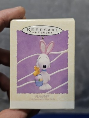 Hallmark Ornament 1995 Peanuts Easter Collection Snoopy Woodstock Easter Beagle