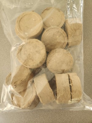 4 Pound Food Grade Unbleached Cellulose Worm Bedding Compressed Pucks Shelf B2D