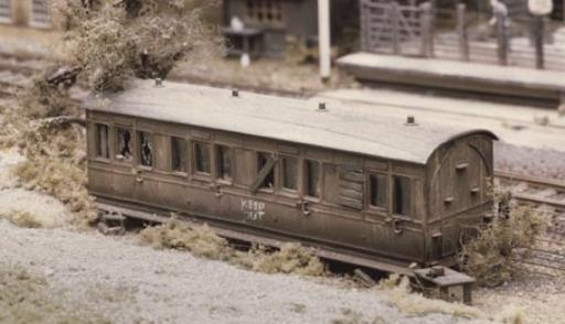 Ratio 501 Model Railway Small Grounded Coach OO Gauge 1:76 Scale Plastic Kit - Image 2
