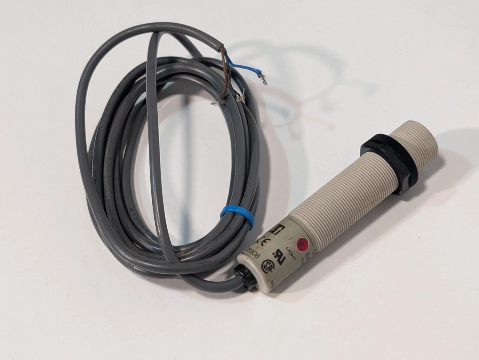 Omron E3F2-DS10Z2-N Diffuse-Reflective Dark-On Photoelectric Sensor Switch - Image 2 of 4