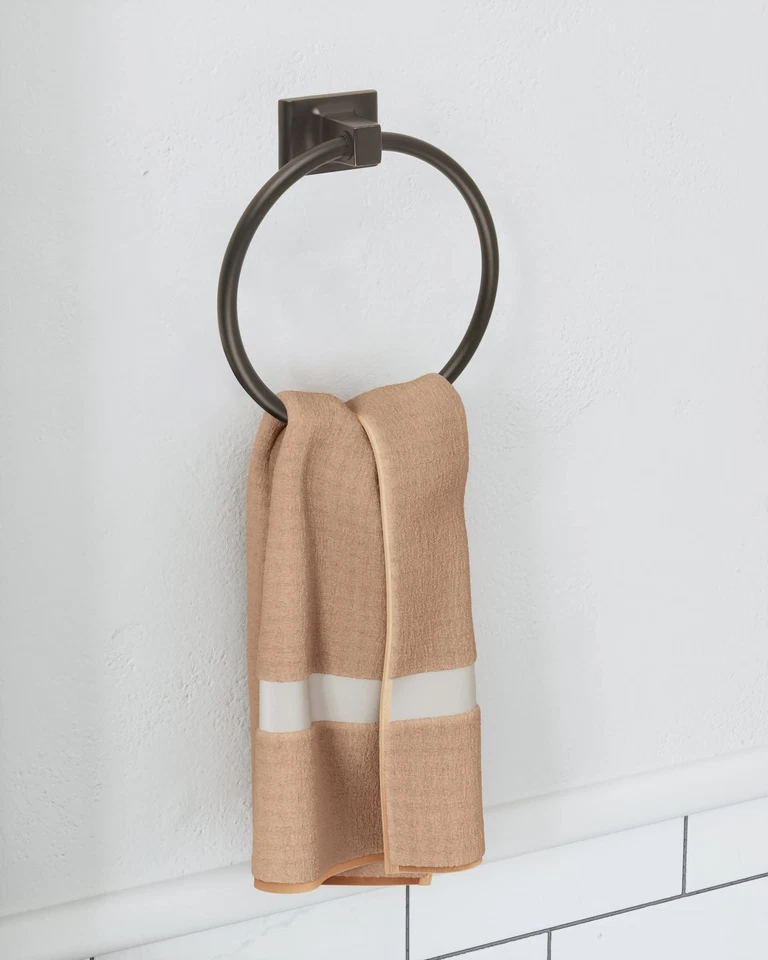 Accesorios de baño Design House 539239 Millbridge, anillo de toalla, bronce frotado con aceite Foto 4 de 4