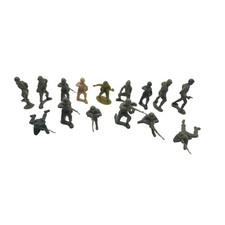 Lot of 15 Plastic Army Men Soldiers Green/Tan Figures Toy Soldiers 2in Mixed