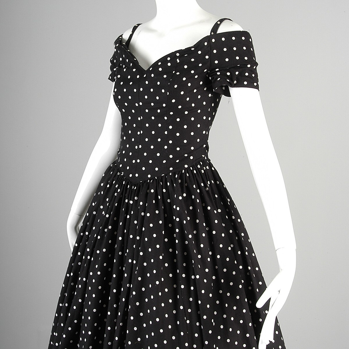 1980s cocktail dress Vintage 80's – Deals on Designers Fully lined Vintage 80s A.J Bari Black