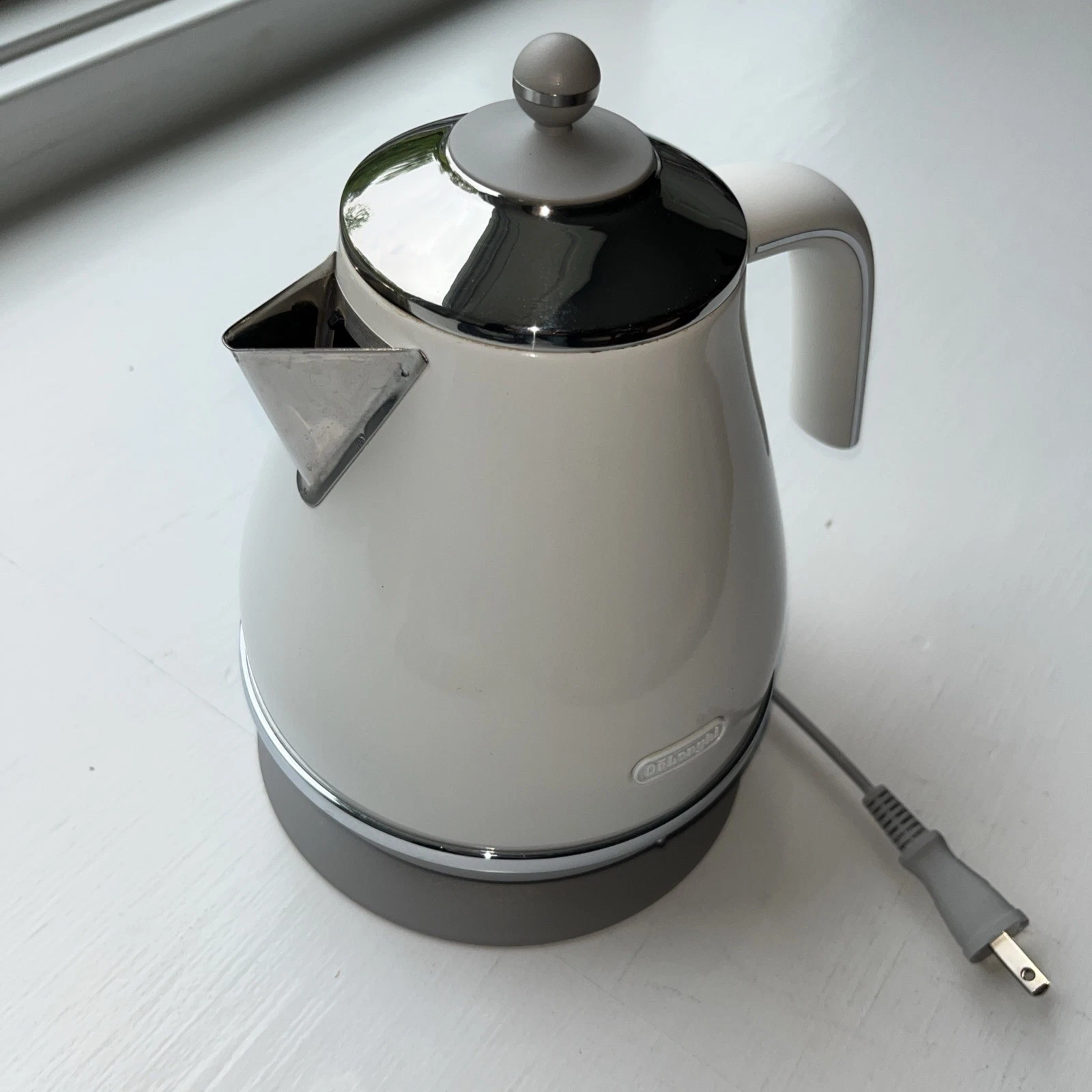 DeLonghi KBOC1200J White Electric Tea kettle Icona Capitals Japan Domestic 100V