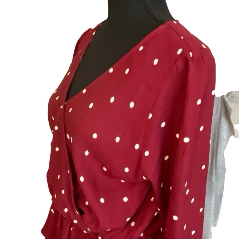 Blusa Everly para mujer roja a lunares manga 3/4 envolvente Foto 3 de 4