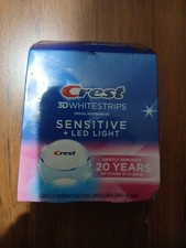 CREST 3D WHITESTRIPS SENSITIVE LED BLUE LIGHT 28 STRIPS 14 TREATMENTS EXP. 11/26