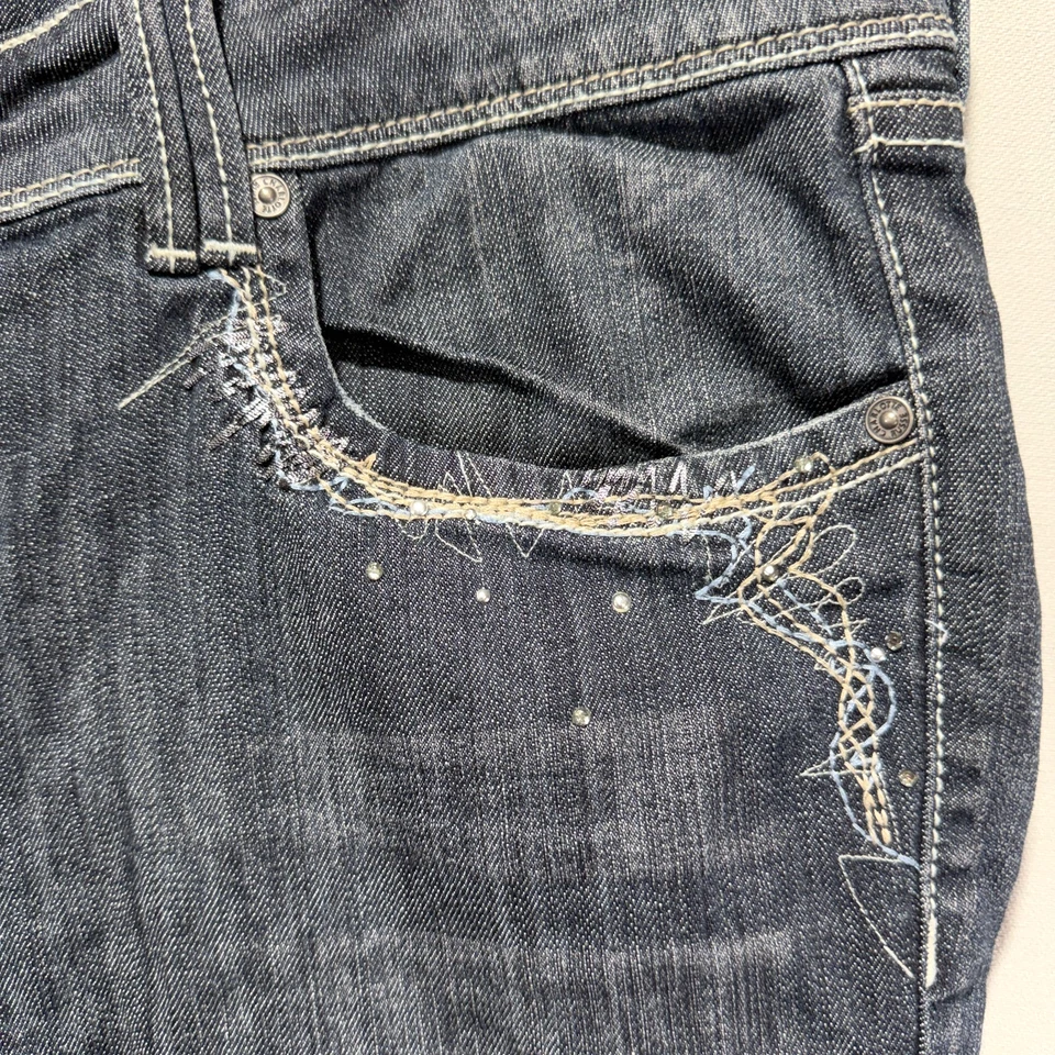 Bota de mezclilla oscura bordada Charlotte Russe para mujer talla 14 azul Foto 2 de 4