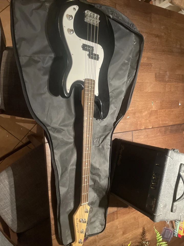 "Bajo Bridgecraft 46"" con amplificador" Foto 2 de 3