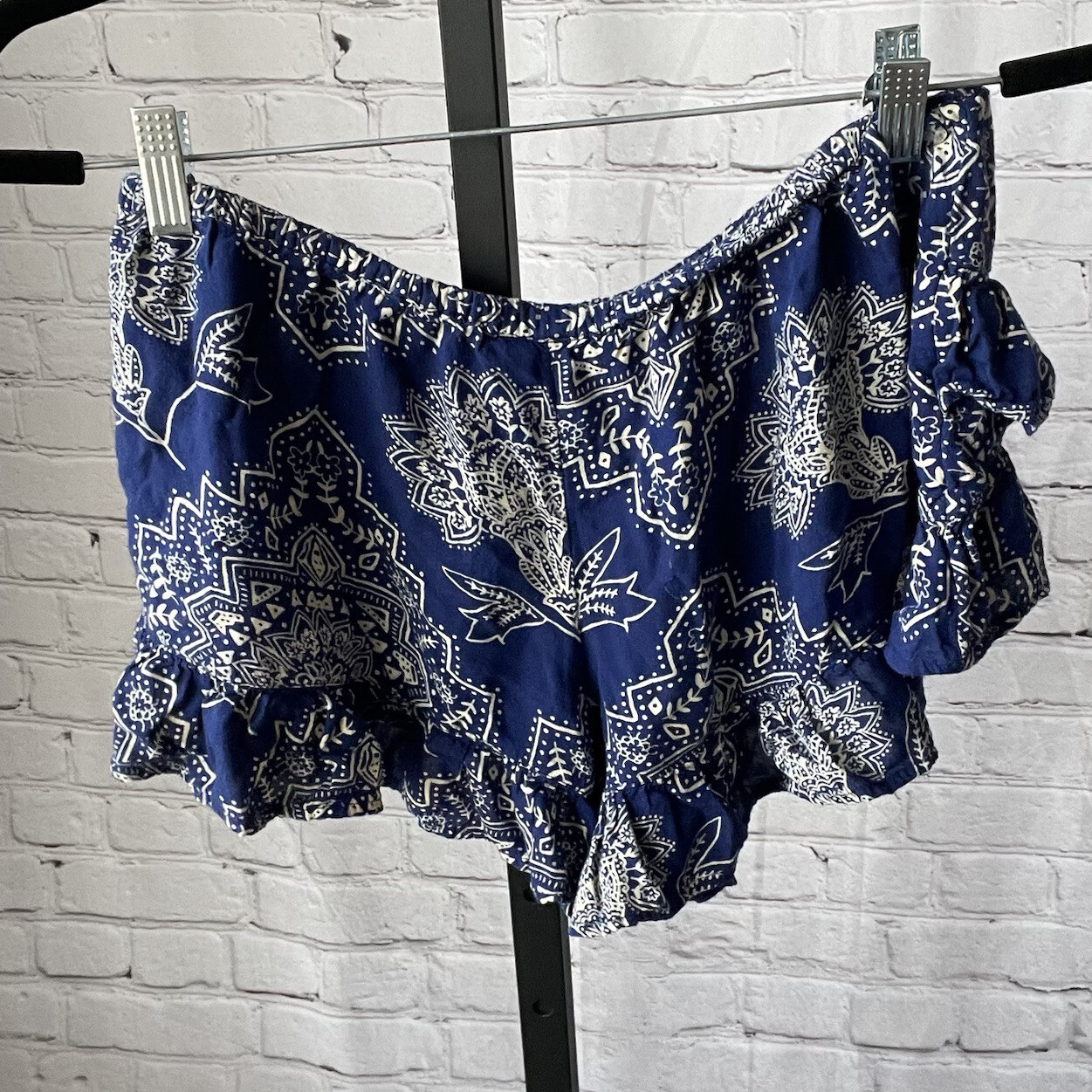 Ripcurl Printed Ruffle Hem Shorts Size Medium - image 2