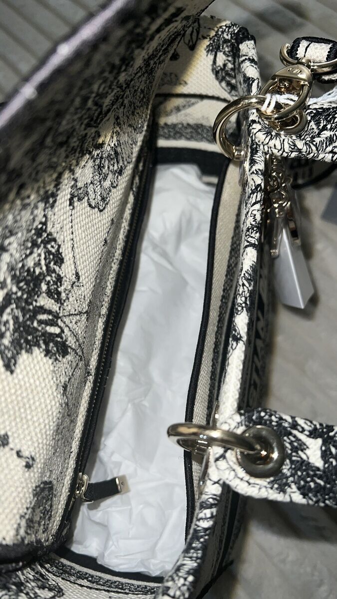 NEW Medium Lady D-Lite Bag Latte and Black Toile de Jouy NEW Medium Lady D-Lite Bag Latte and Black Toile de Jouy