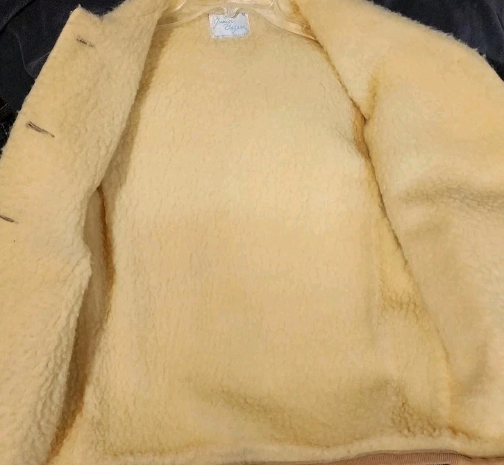 1960-1970's Shearling and Corduroy Coat Size is Likely Small, Tag has a 9 on it. - Image 4 of 4