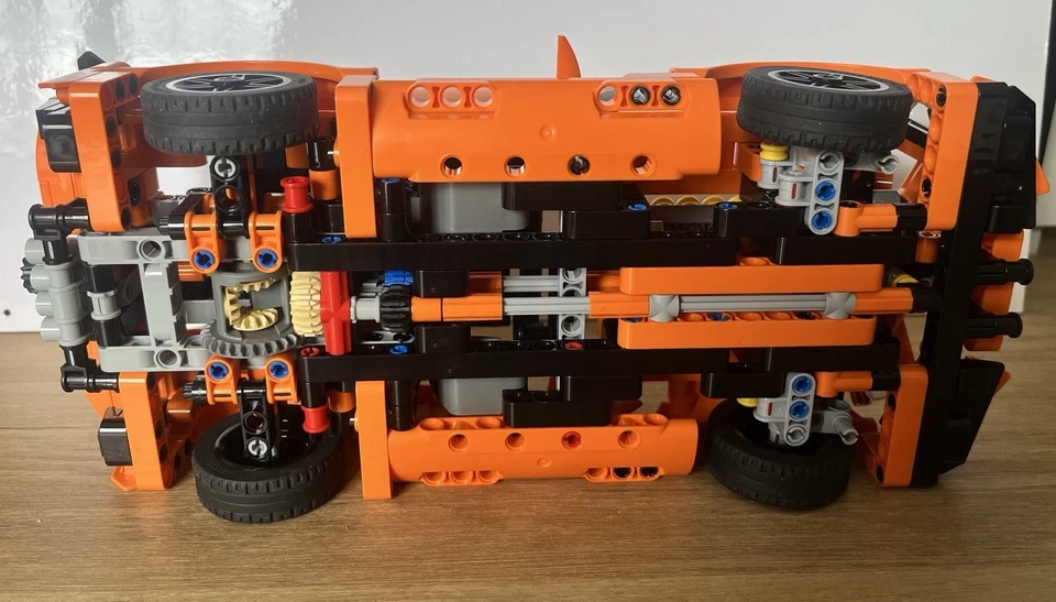 LEGO Technic 42093 Chevrolet Corvette ZR1, photo 2 of 4