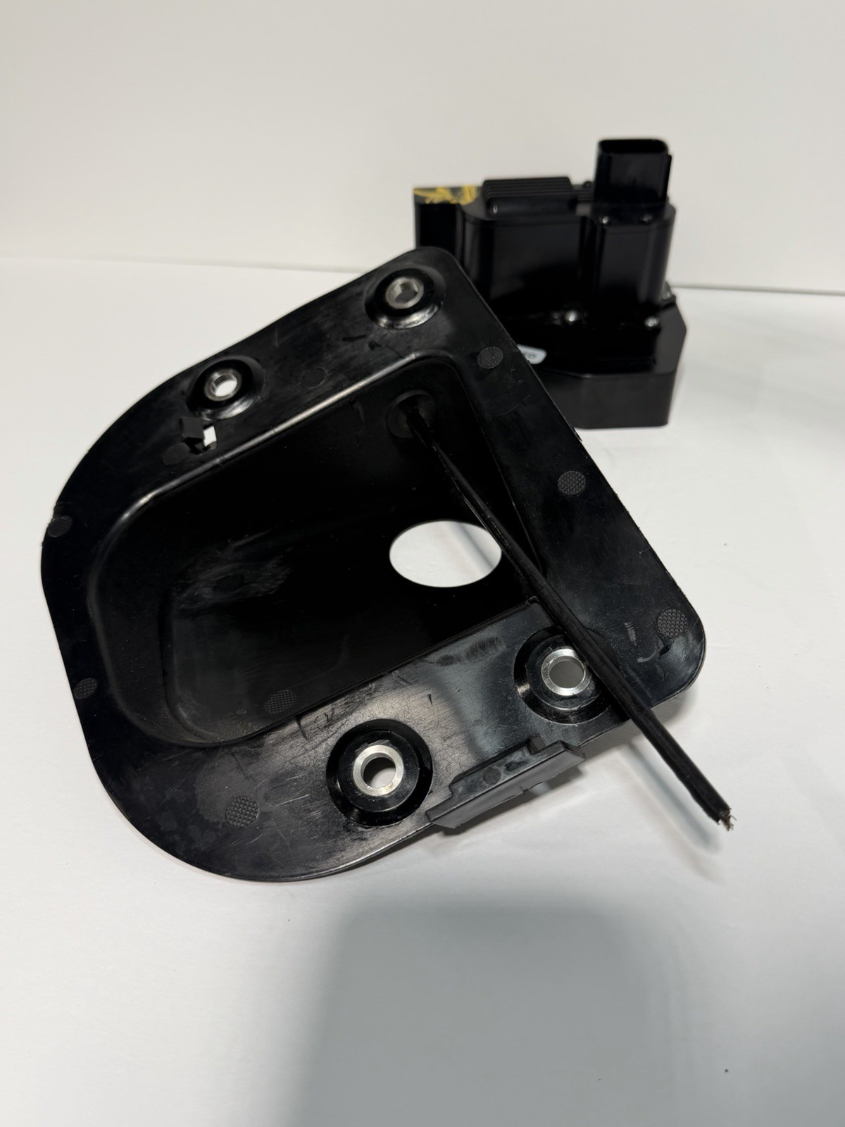 McLaren 720S 2018-2022 Right Door latch P/N 14AC420CP