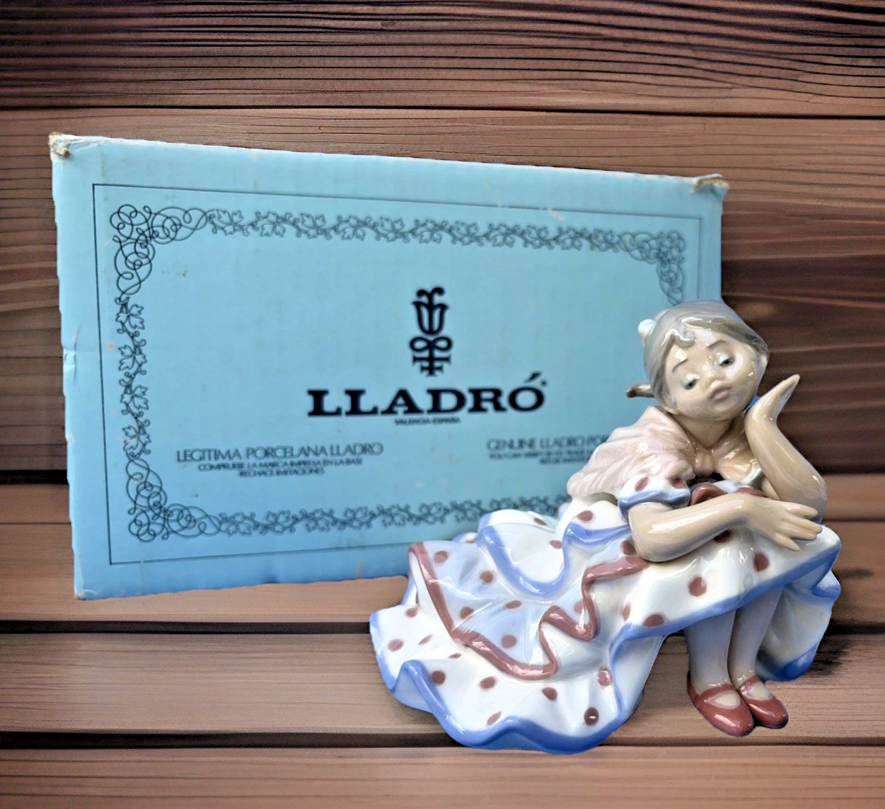 NUEVO EN CAJA Figura Niña Valenciana Bailarina Flamenca Lladro España #5389 Profundo Pensamiento