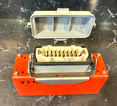 16 PIN MALE IN METAL YUDO  COVERED BOX