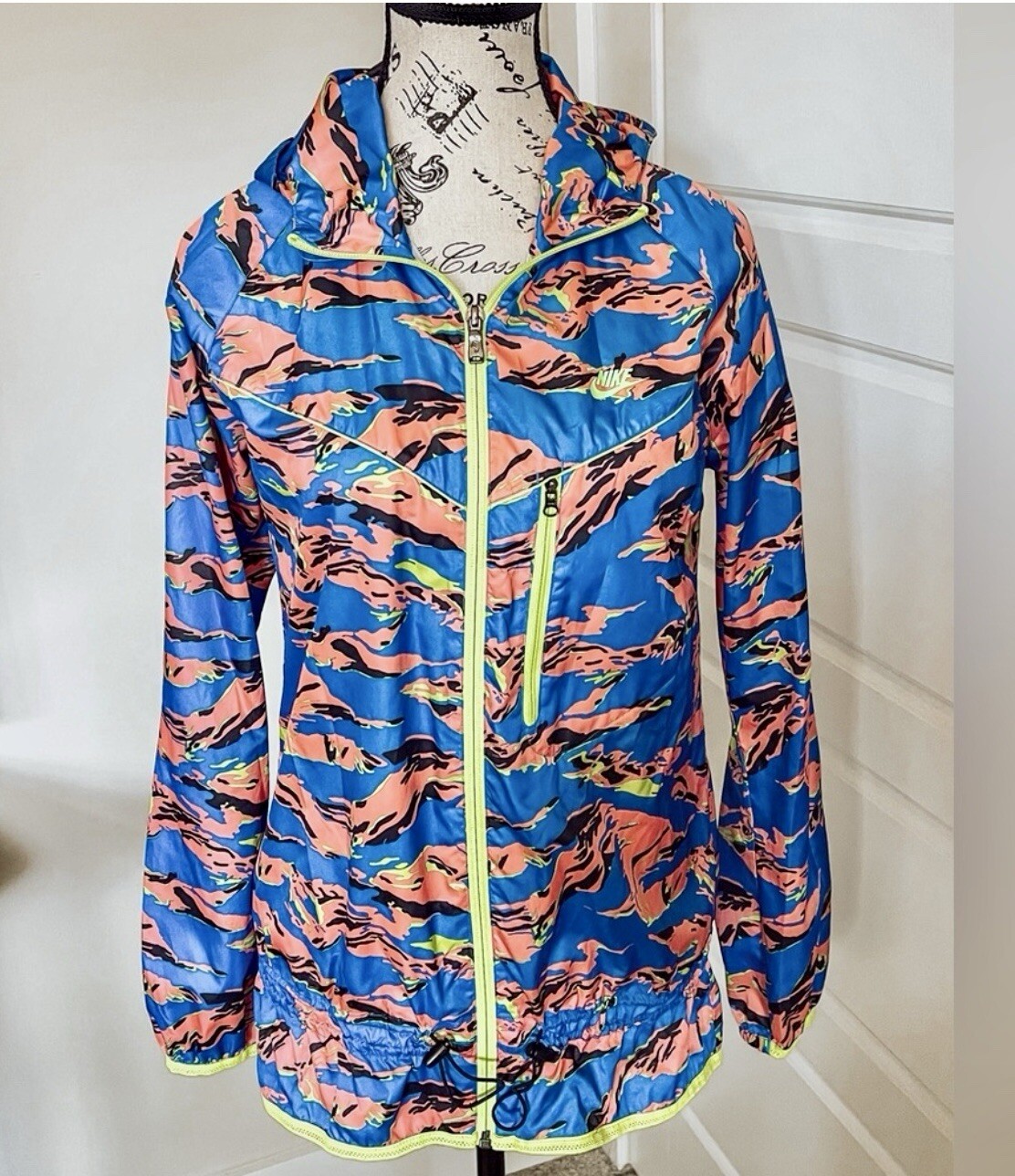 🍄 NIKE Lightweight Packable Graphic Camouflage T… - image 1