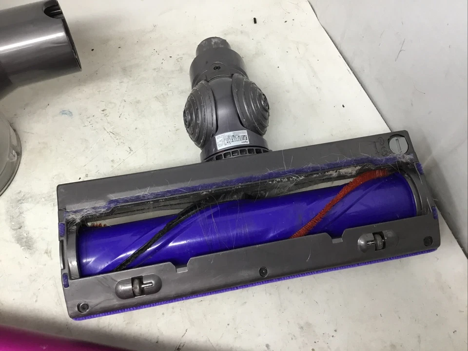 Dyson V7 SV11 Stick Vacuum Cleaner Fuscia w/Battery/Charger/Brush Tested Read - Image 3 of 4