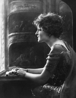 May Eva Actress Austria nee Eva Maria Mandl with an opera glass- 1920 Old Photo