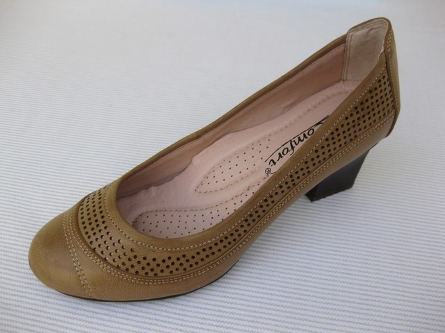 Le Comfort Womens Shoes New 58 Betta Sand Tan Perfed Pump 9 M For