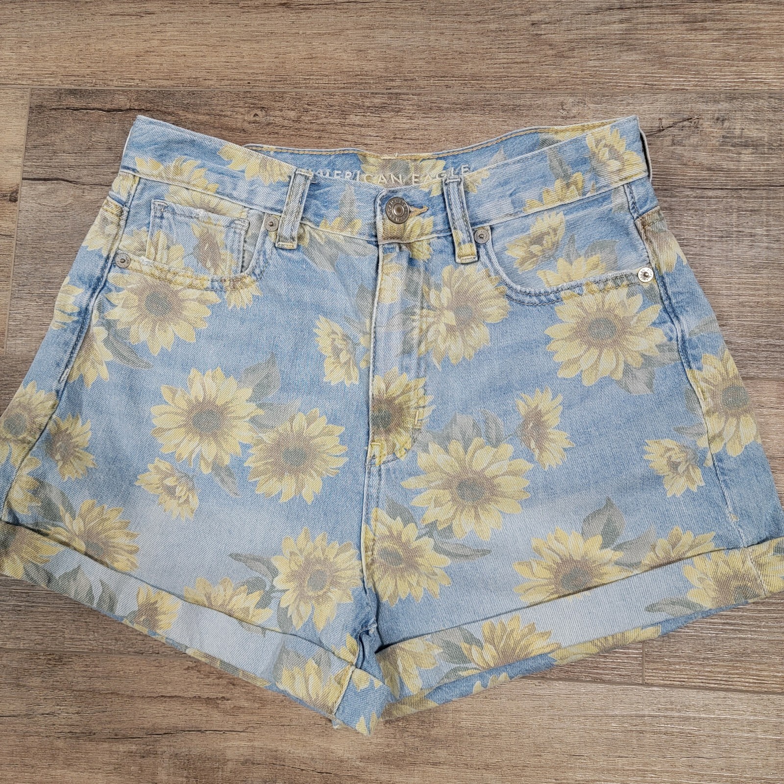 American Eagle Hi-Rise Light Wash Mom Shorts Sunflower Print Size 2