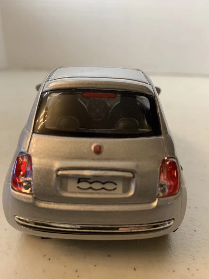 KINSMART NUEVO FIAT 500 ESCALA 1:28 5 PULGADAS LARGO PLATA Foto 4 de 4