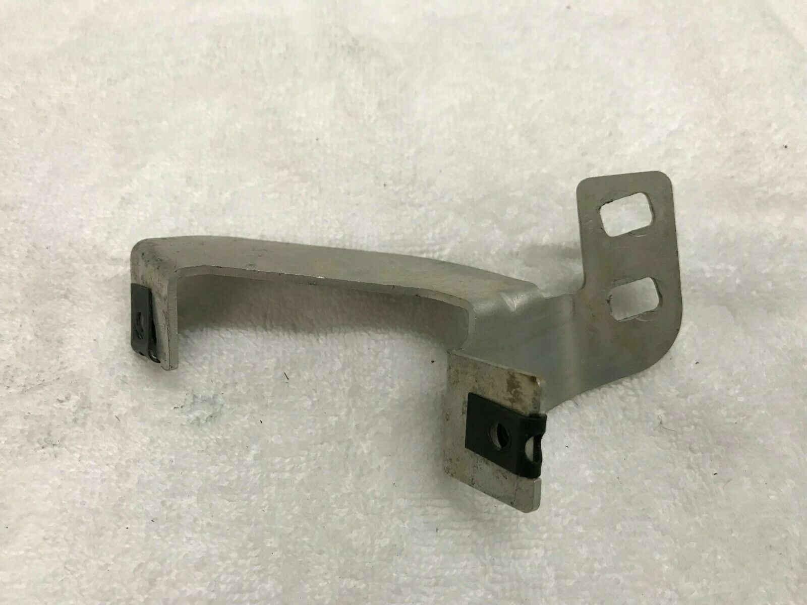 LAMBORGHINI AVENTADOR FRONT LUGGAGE PASSENGER RIGHT BRACKET OEM 470853398A 
