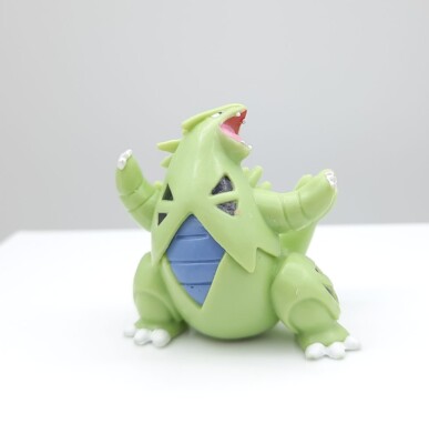 Pokemon Tyranitar 1.5'' mini chupa candy figure toy