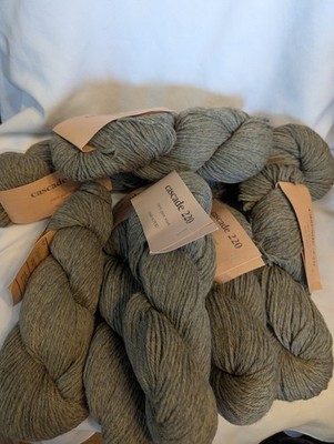 Lot of 8 hanks, Cascade 220, 100% pure wool, Sparrow
