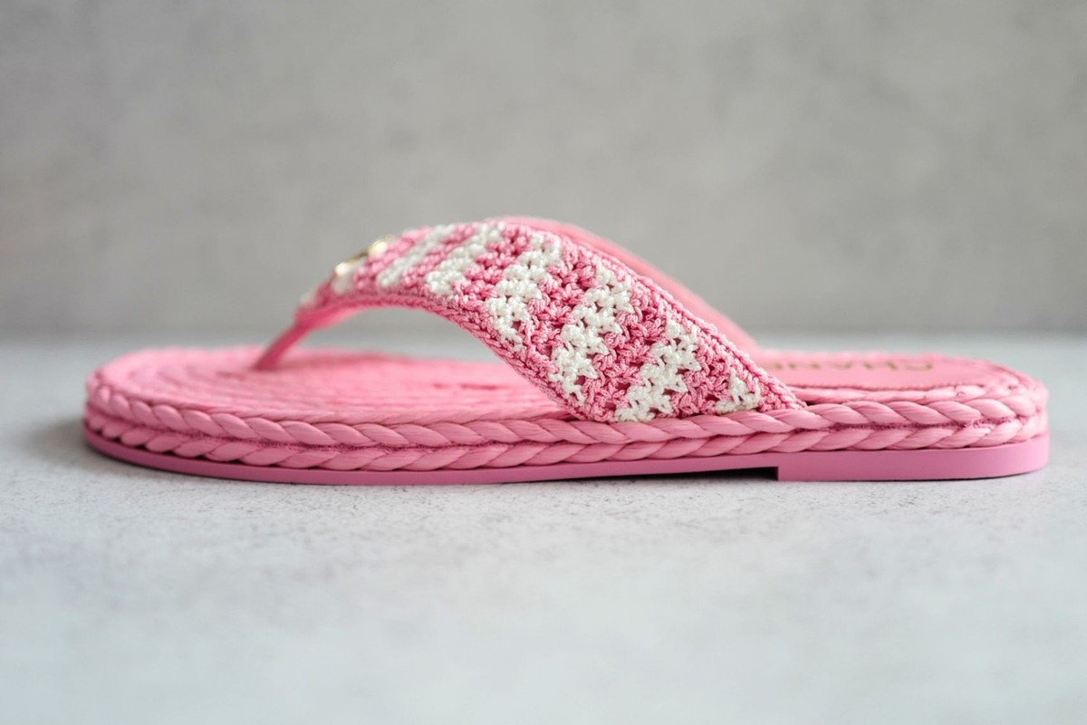 BNIB Chanel 24M Coco Neige beach Collection Pink Crochet Thong