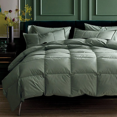 [FLASH SALE] The Company Store LaCrosse Premium Down Light Warmth Comforter