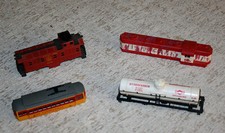 HO SCALE FREIGHT CARS - 4 CAR BODIES FOR PARTS OR USE IN RAILROAD JUNKYARD