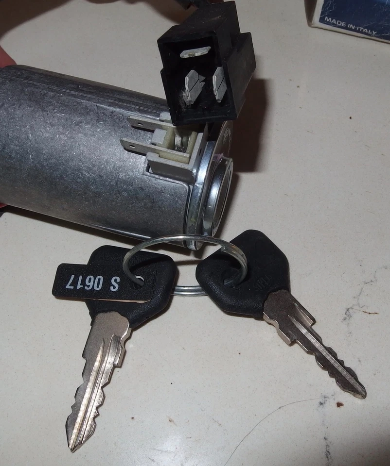 INTERRUPTOR DE ENCENDIDO ALFA ROMEO SPIDER 115 OEM NUEVO 3Wire Versión con sensor de advertencia de llave Foto 2 de 4